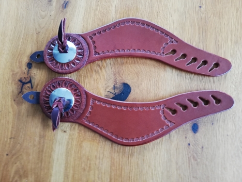 Dove Wings Spurstraps mit Conchos